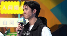 叶渺渺+体育老师+引体向上